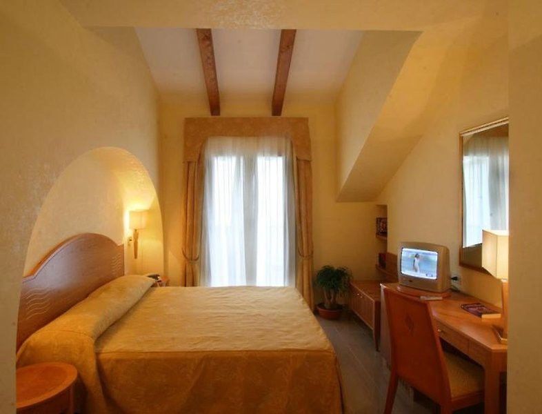 Hotel Tirreno Parghelia Ngoại thất bức ảnh
