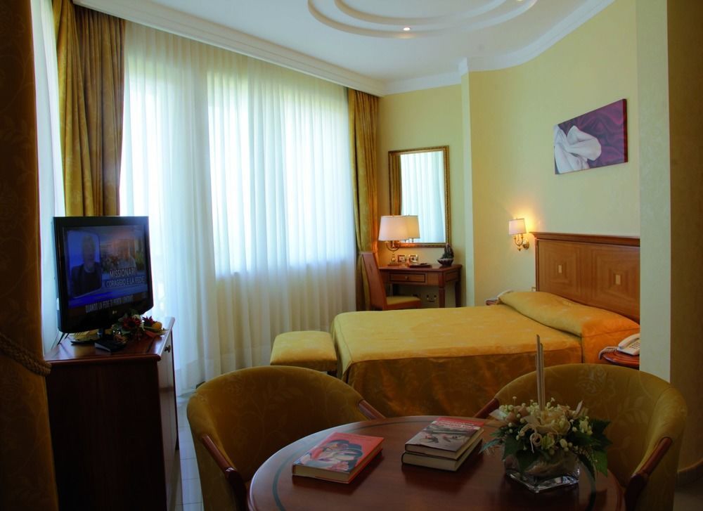 Hotel Tirreno Parghelia Phòng bức ảnh