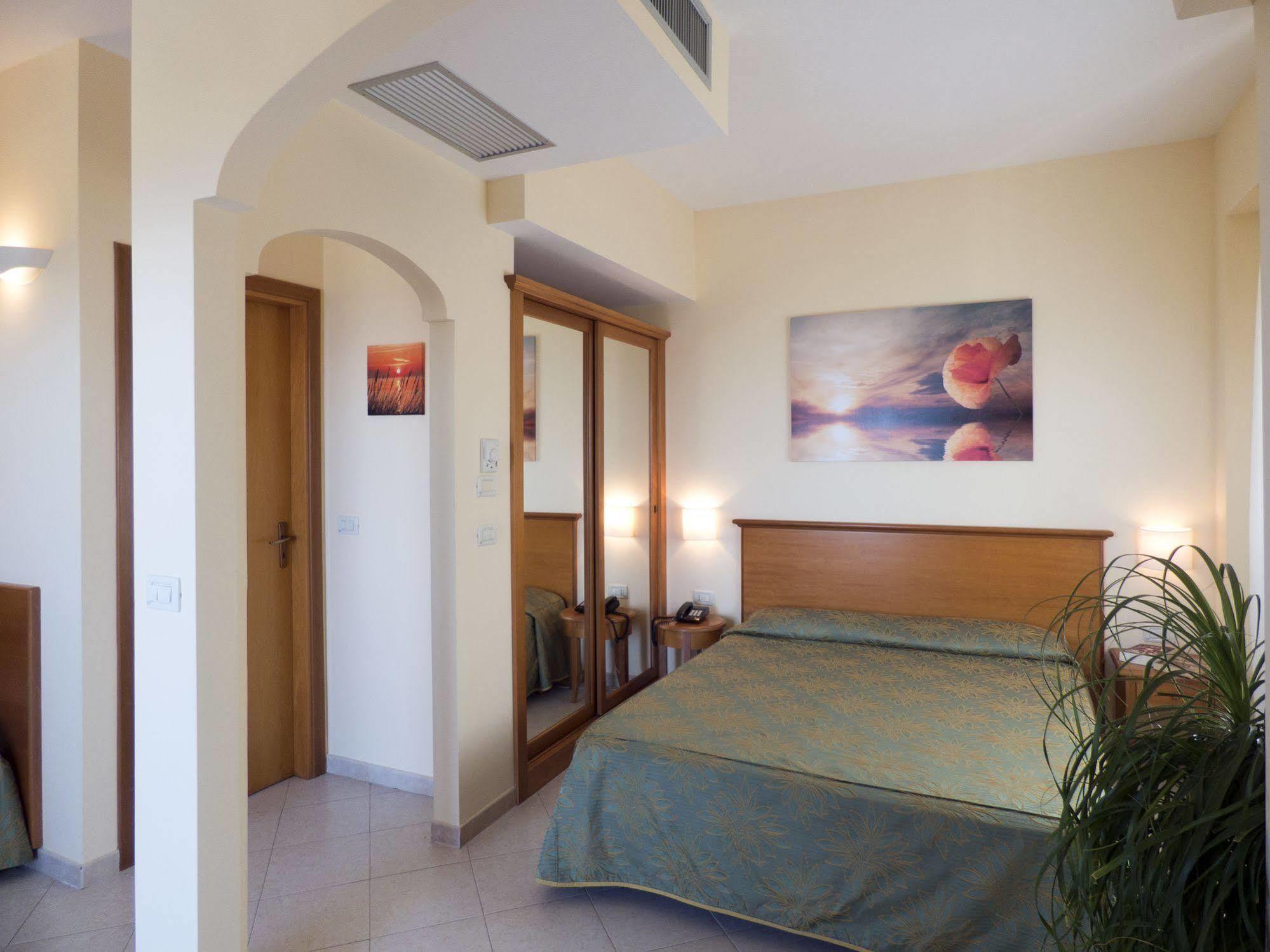 Hotel Tirreno Parghelia Ngoại thất bức ảnh