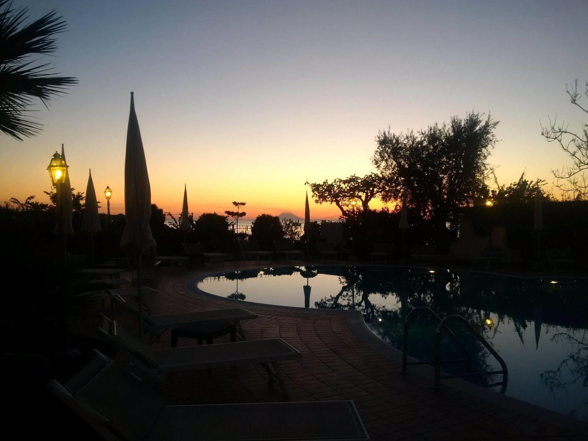 Hotel Tirreno Parghelia Ngoại thất bức ảnh
