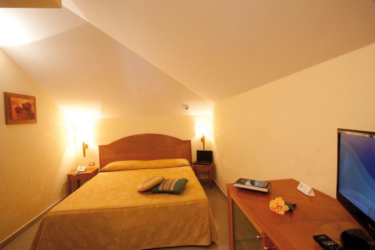 Hotel Tirreno Parghelia Ngoại thất bức ảnh