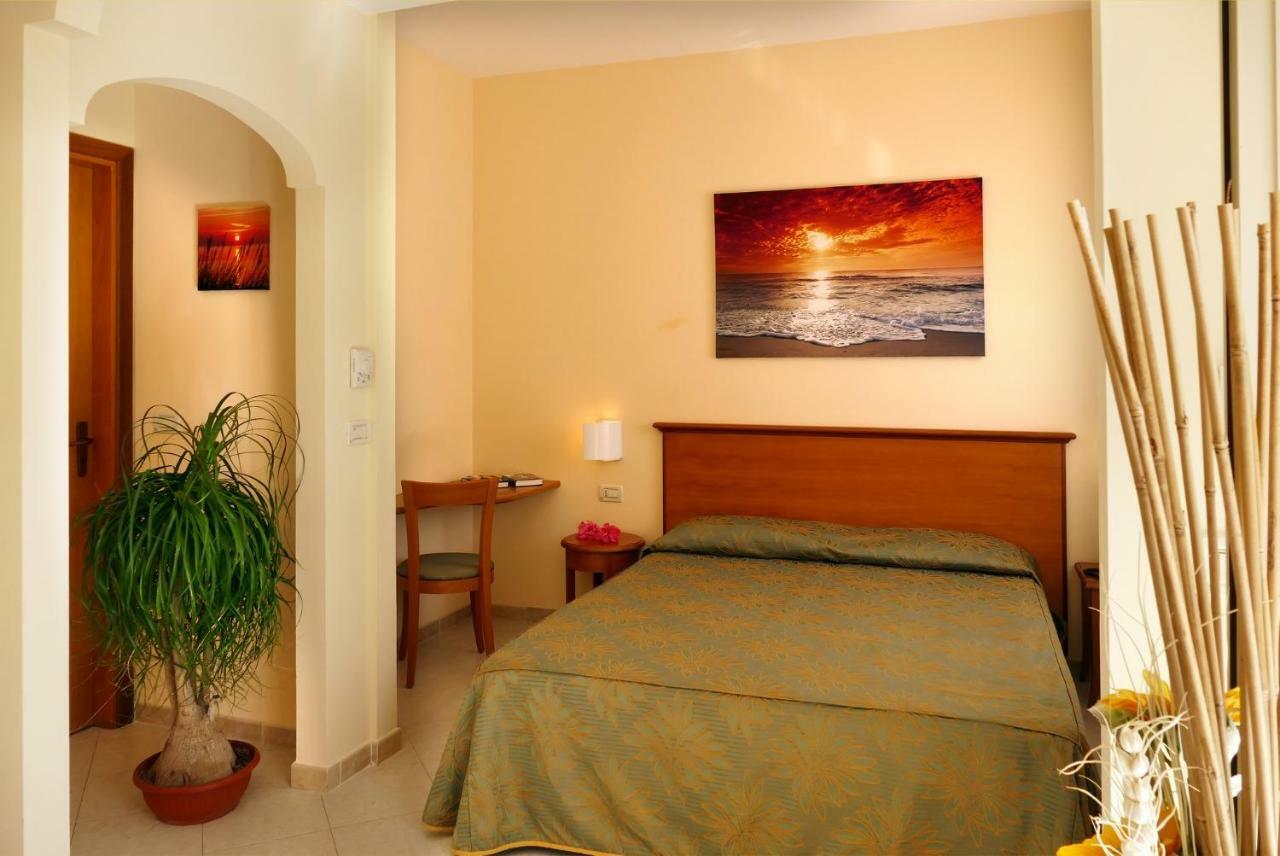 Hotel Tirreno Parghelia Ngoại thất bức ảnh