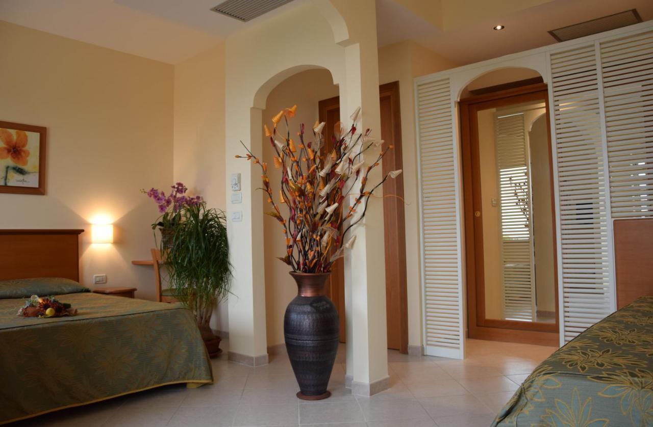 Hotel Tirreno Parghelia Ngoại thất bức ảnh